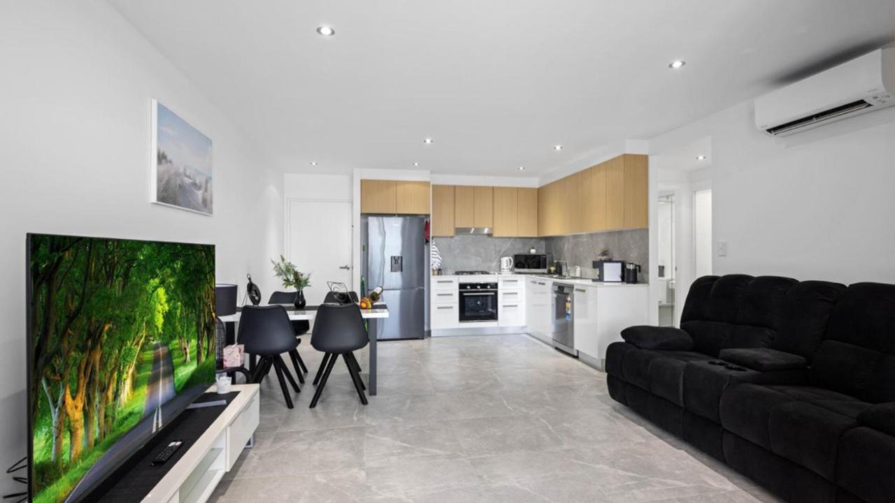 Stylish Unit With The Perks * Sandstone Point